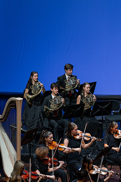 Ausschnitt des Orchesters auf der Konzertbühne